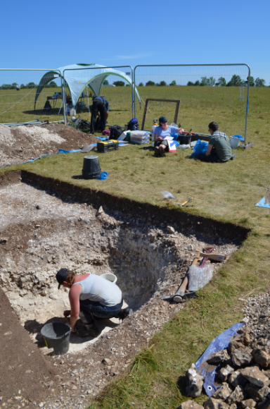 Excavation of a Middle Neolithic pit