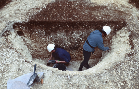 Excavation of a Middle Bronze Age pit 1