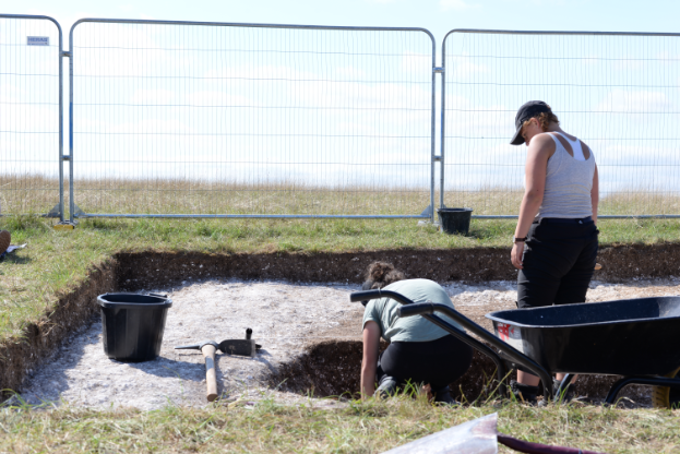 Excavation of a Middle Bronze Age pit 2